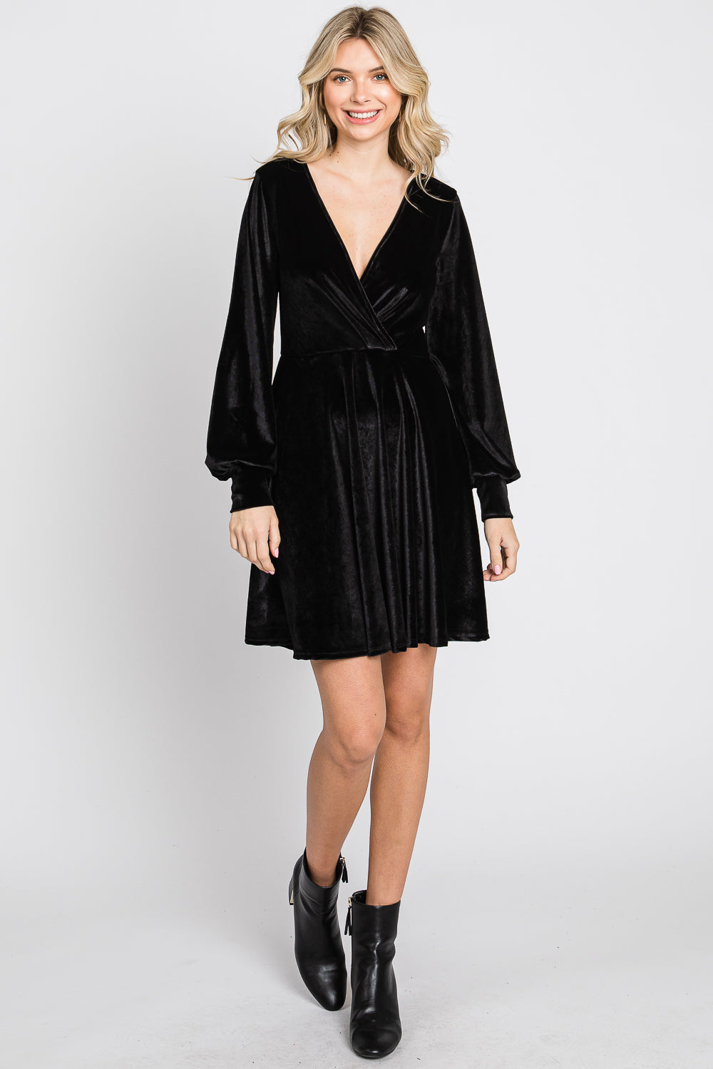 Long sleeve velvet surplus black dress