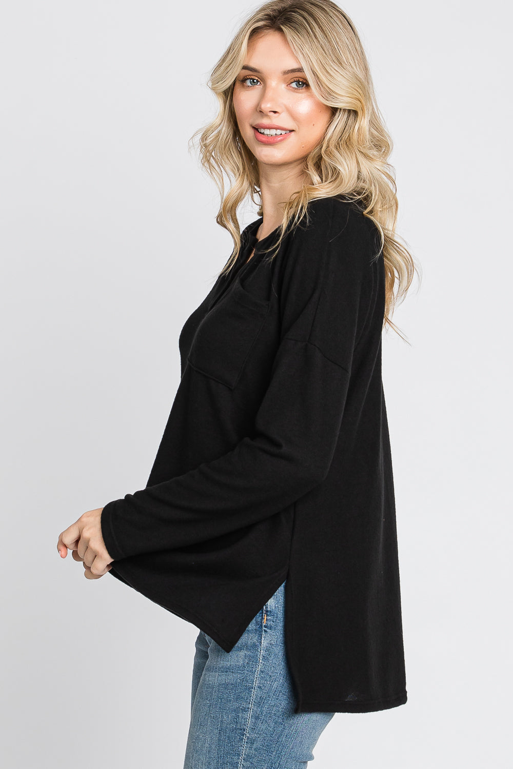 Long sleeve pocket hi low knit black top